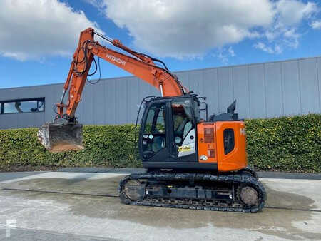 Lánctalpas kotrógép 2020 Hitachi 135US-6 (31)