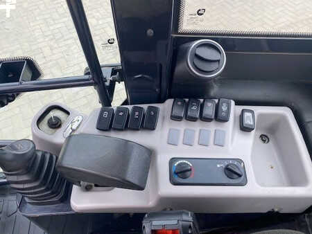 Wielladers 2022 Kubota R 070 (13)