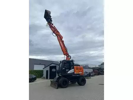 Escavatori gommati 2017 Hitachi ZX 140 W-6 (15)