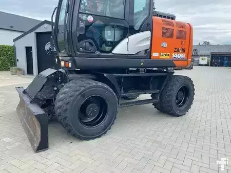 Escavatori gommati 2017 Hitachi ZX 140 W-6 (16)