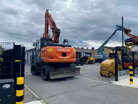 Escavatori gommati 2017 Hitachi ZX 140 W-6 (37)