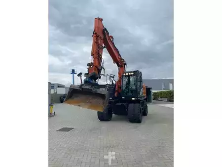 Escavatori gommati 2017 Hitachi ZX 140 W-6 (9)