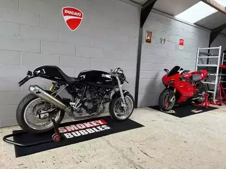 Koparki gąsienicowe 2021 [div] R 1250 GS 40 year (18)