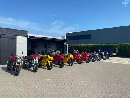 Koparki gąsienicowe 2021 [div] R 1250 GS 40 year (22)