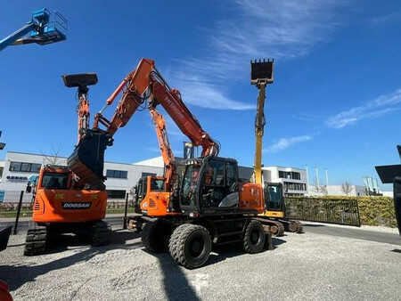 Mobilní bagry 2015 Hitachi 140W-5B (9)