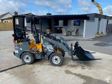 Kolové nakladače 2024 Giant G 1200 (14)