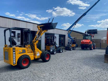 Kolové nakladače 2024 Giant G 1200 (2)