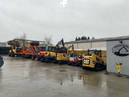Kolové nakladače 2024 Giant G 1200 (30)