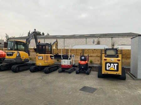 Minibagry 2020 Takeuchi TB 210 R (13)