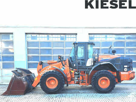 Pyöräkuormaajat 2019 Hitachi ZW250-6 (1)