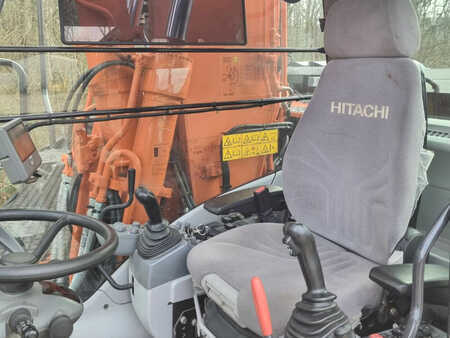 Escavatori gommati 2019 Hitachi ZX190W-6 (13)