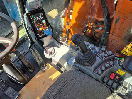 Mobil grävmaskin 2022 Hitachi ZX135W-7 (18)