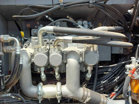 Umschlagbagger 2016 Hitachi KTEG KMC250-5 (10)