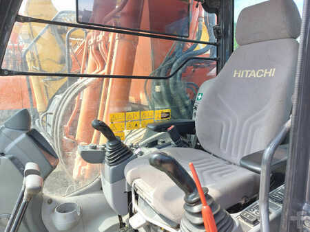 Kedjegraver 2016 Hitachi ZX225USLC-5 (11)