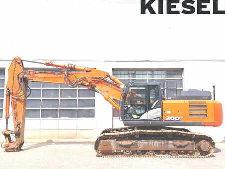 Korečková rýpadla 2019 Hitachi ZX300LC-6 (1)
