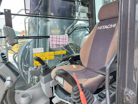 Kedjegraver 2019 Hitachi ZX225USLC-6 (14)