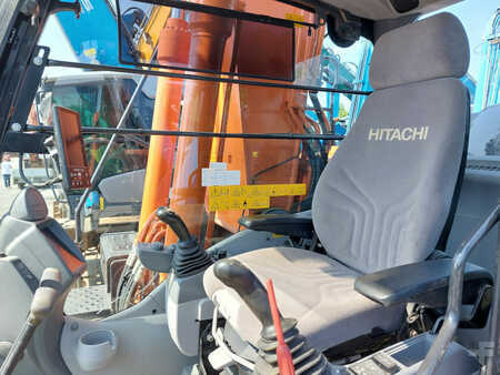 Lánctalpas kotrógép 2021 Hitachi ZX210LC-6 (16)