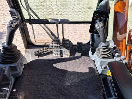 Lánctalpas kotrógép 2022 Hitachi ZX210LC-7 (14)