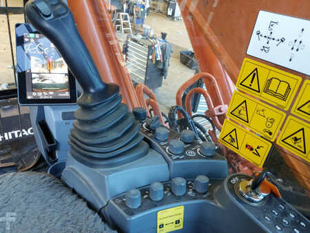 Hitachi ZX210LC-7