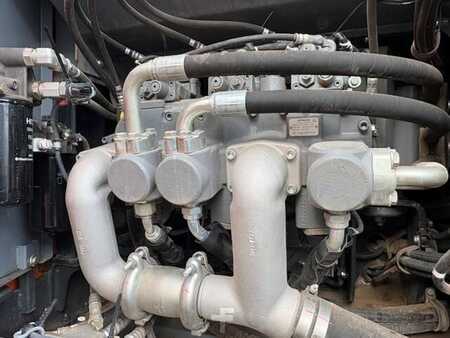 Escavatori cingolati 2022 Hitachi ZX300LCN-7 (8)