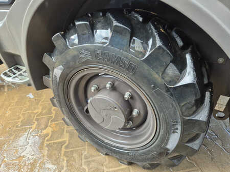 Kompakt lastare 2022 Hitachi ZW65-6 (11)