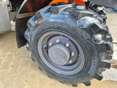 Kompakt lastare 2022 Hitachi ZW65-6 (12)