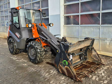 Kompakt lastare 2022 Hitachi ZW65-6 (4)