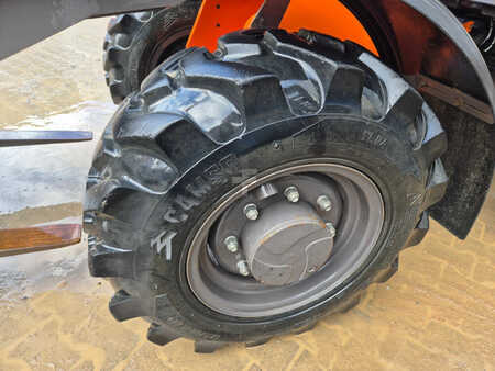 Kompakt lastare 2022 Hitachi ZW65-6 (9)