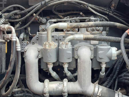 Koparki do wyburzeń 2016 Hitachi KTEG KMC400-6 (10)