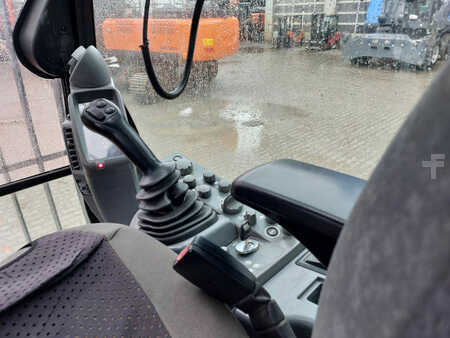 Koparki do wyburzeń 2016 Hitachi KTEG KMC400-6 (15)