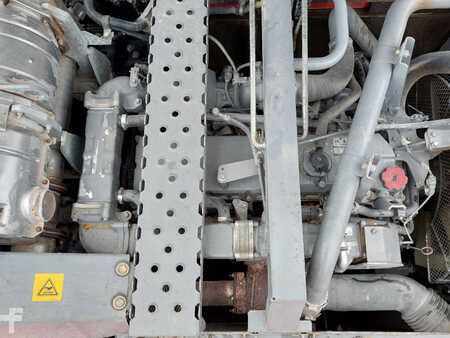 Koparki do wyburzeń 2016 Hitachi KTEG KMC400-6 (8)