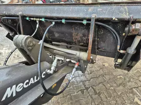 Kompakt lastare 2021 Mecalac AX850 (11)