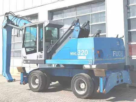 Konvolutt gravemaskin 2011 Fuchs MHL320 D (3)