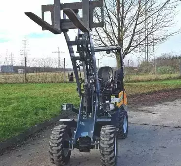 Kompaktlader 2023 Giant G2200E X-TRA (2)