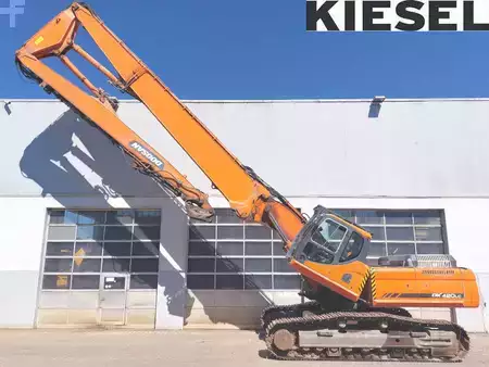 Demoliční bagry 2012 Doosan DX420LC (1)
