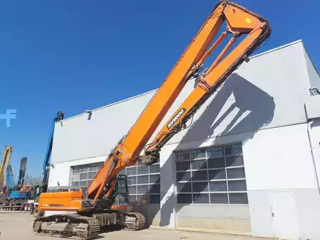 Demoliční bagry 2012 Doosan DX420LC (4)