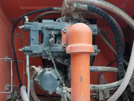 Demoliční bagry 2012 Doosan DX420LC (9)