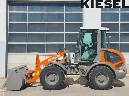 Chargeuse sur pneus 2023 Atlas AR420 (1)