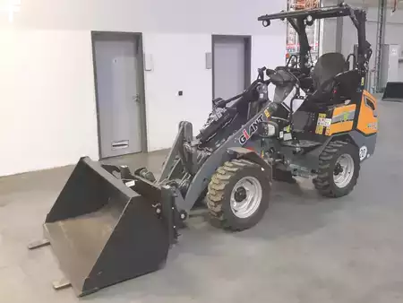 Kompaktní nakladače 2023 Giant G2200E X-Tra Elektro (2)