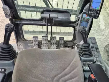 Koparki do wyburzeń 2019 Hitachi KTEG KMC600P-6 (16)