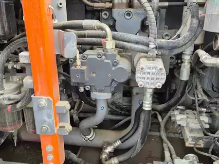 Koparki do wyburzeń 2019 Hitachi KTEG KMC600P-6 (9)
