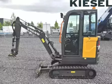 Mini-koparki 2023 Volvo EC18E (1)