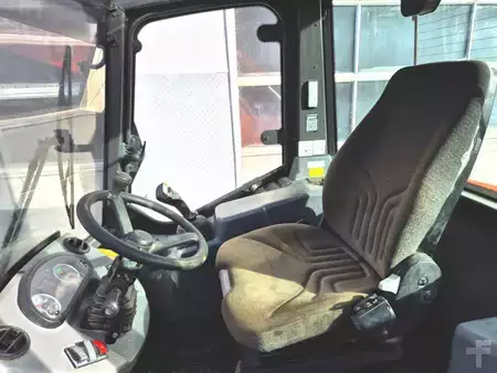 Kompaktní nakladače 2022 Hitachi ZW65-6 (13)