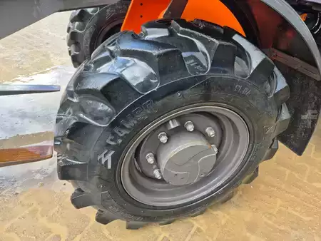 Kompaktní nakladače 2022 Hitachi ZW65-6 (9)