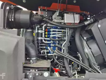 Kompaktní nakladače 2024 Hitachi ZX95W-7 (10)