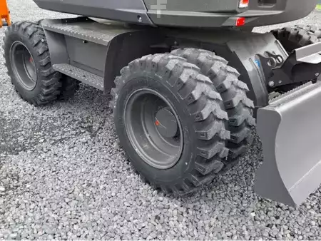 Kompaktní nakladače 2024 Hitachi ZX95W-7 (11)