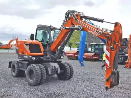 Kompaktní nakladače 2024 Hitachi ZX95W-7 (4)