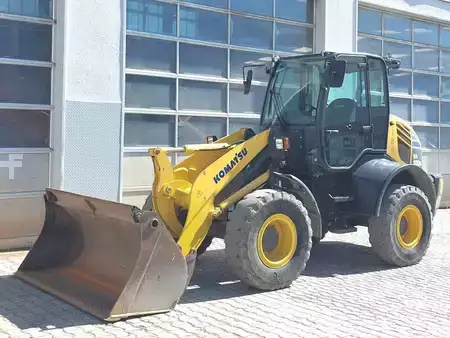 Pyöräkuormaajat 2016 Komatsu WA100M-7 (2)