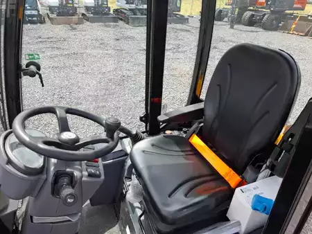 Kompaktní nakladače 2023 Giant G2700E X-Tra Elektro (7)