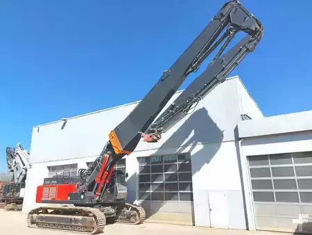 Koparki do wyburzeń 2019 Hitachi KTEG KMC600P-6 (4)